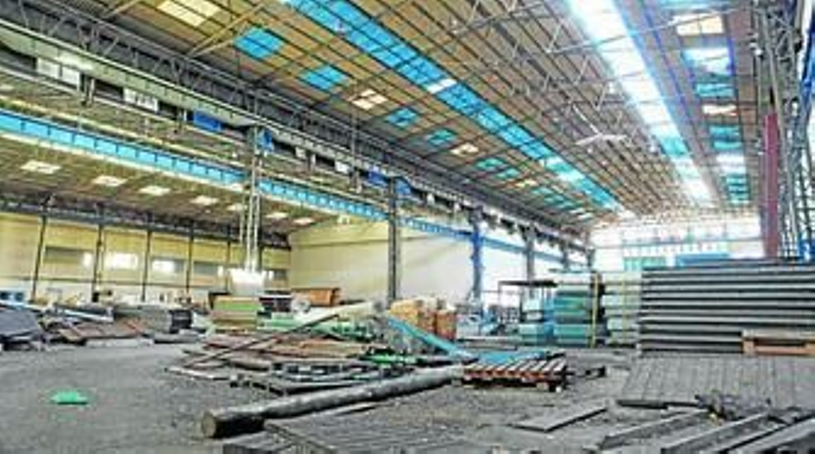 La nave de Talleres Faro se utilizaba como zona de almacenaje de objetos por parte del Ayuntamiento de Cádiz.