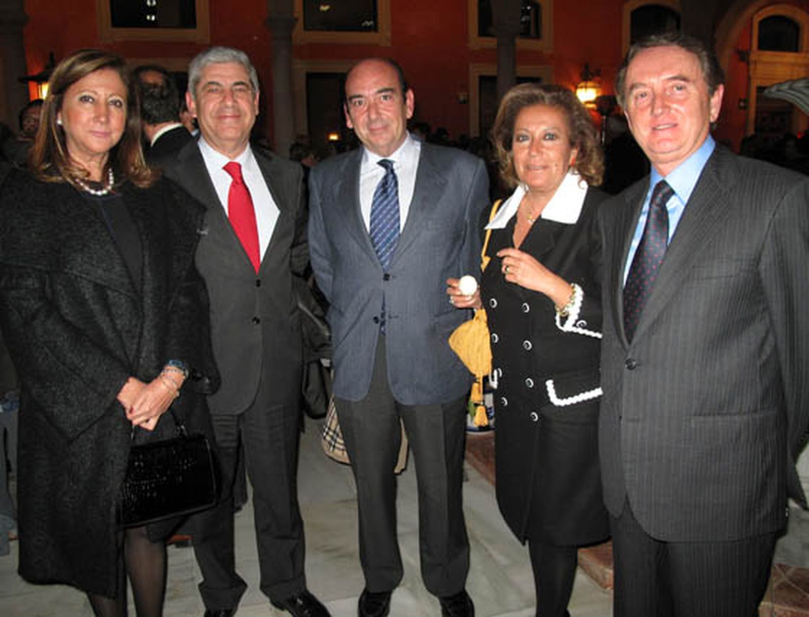Marichu Fernández-Nespral, Manuel Damián Álvarez, presidente de la Audiencia Provincial, el abogado Miguel García Diéguez; María José Arroyo y Antonio Reinoso, representante del Poder Judicial.

Foto: Victoria Ramirez
