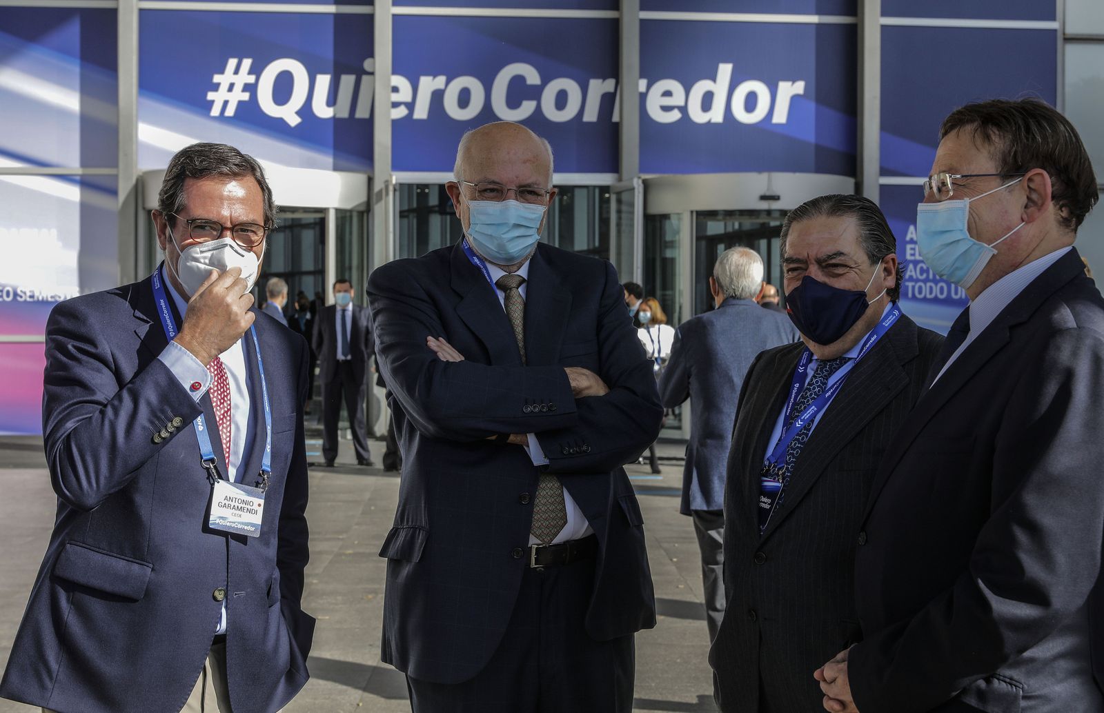 Vicente Boluda, segundo por la derecha, junto al propietario de Mercadona, Juan Roig, con los brazos cruzados.