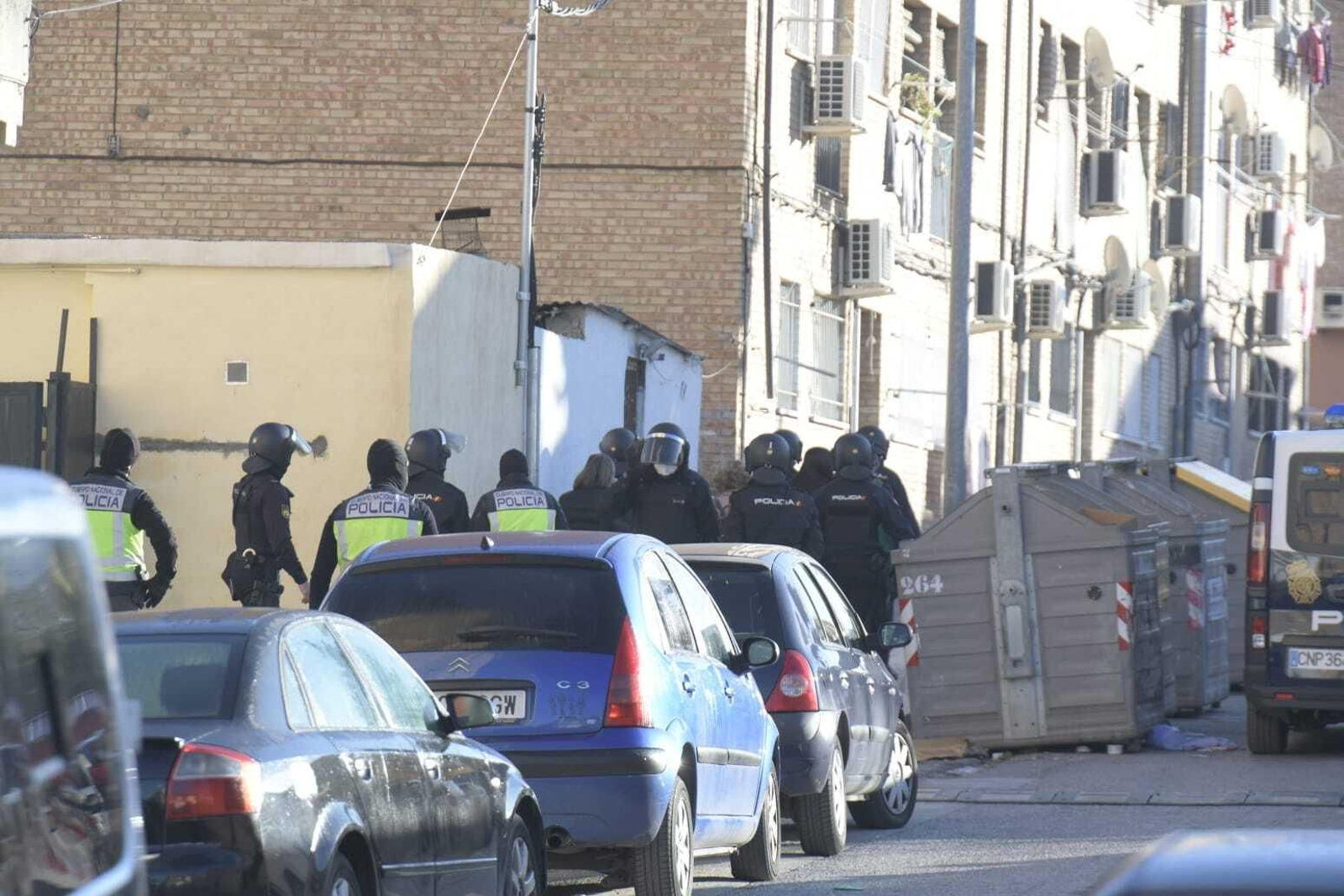 Las imágenes de la operación policial contra la marihuana en el Hotel Luz de la zona Norte de Granada
