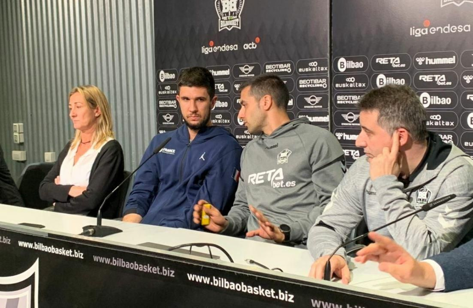 Bouteille, en rueda de prensa.