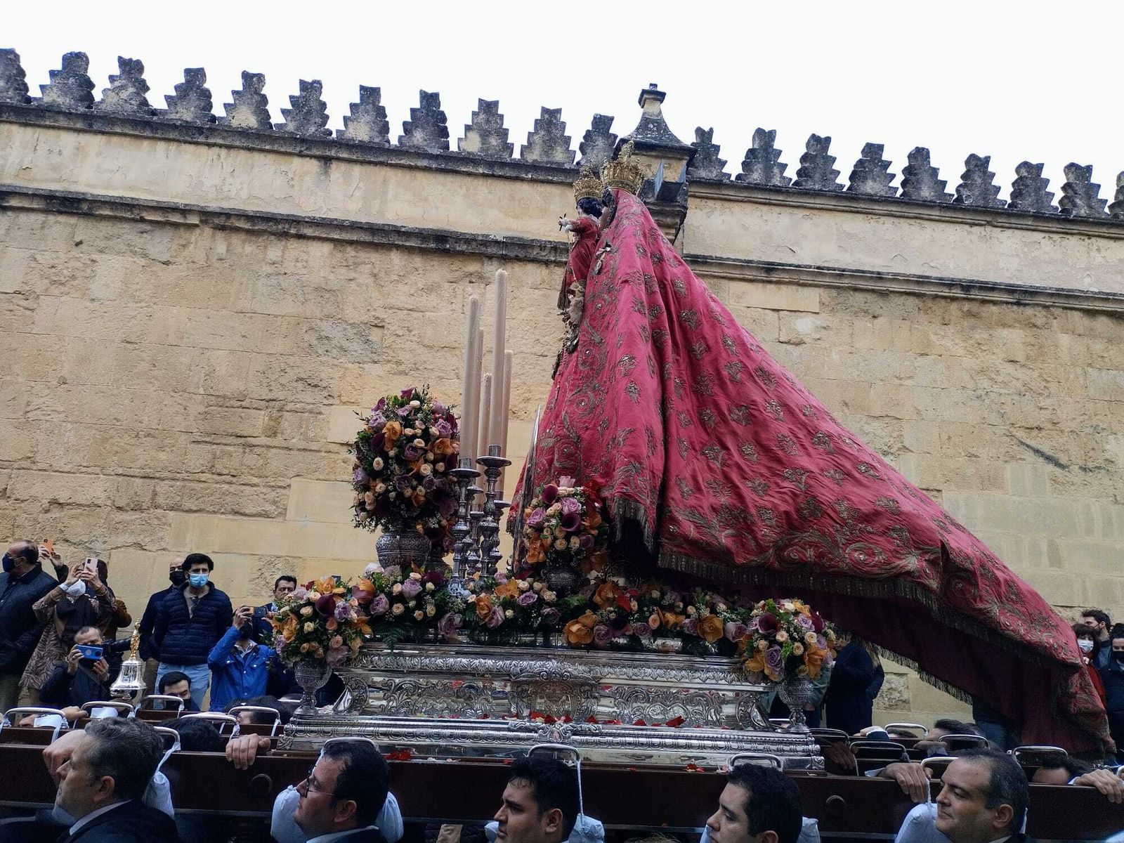 Un momento de la procesión de la Virgen de Araceli en Córdoba.