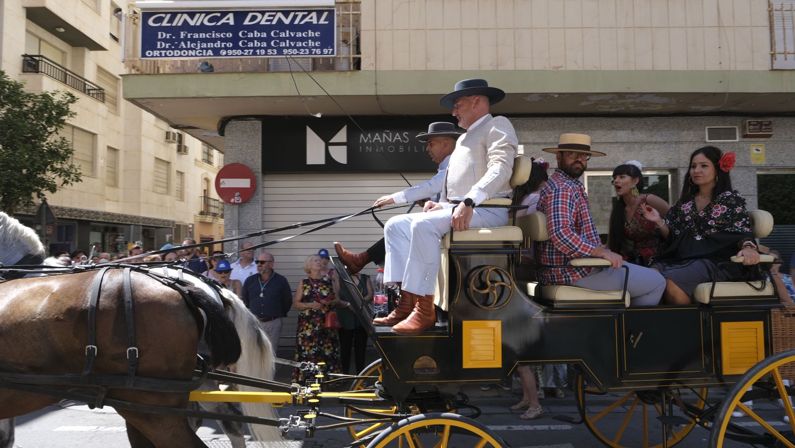 Imágenes de la ofrenda floral a la Virgen del Mar. Feria de Almería 2022