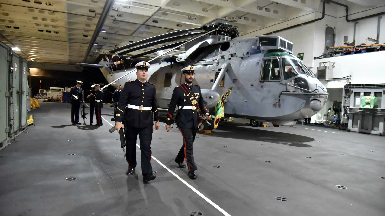 Un momento previo a la Jura de Bandera.