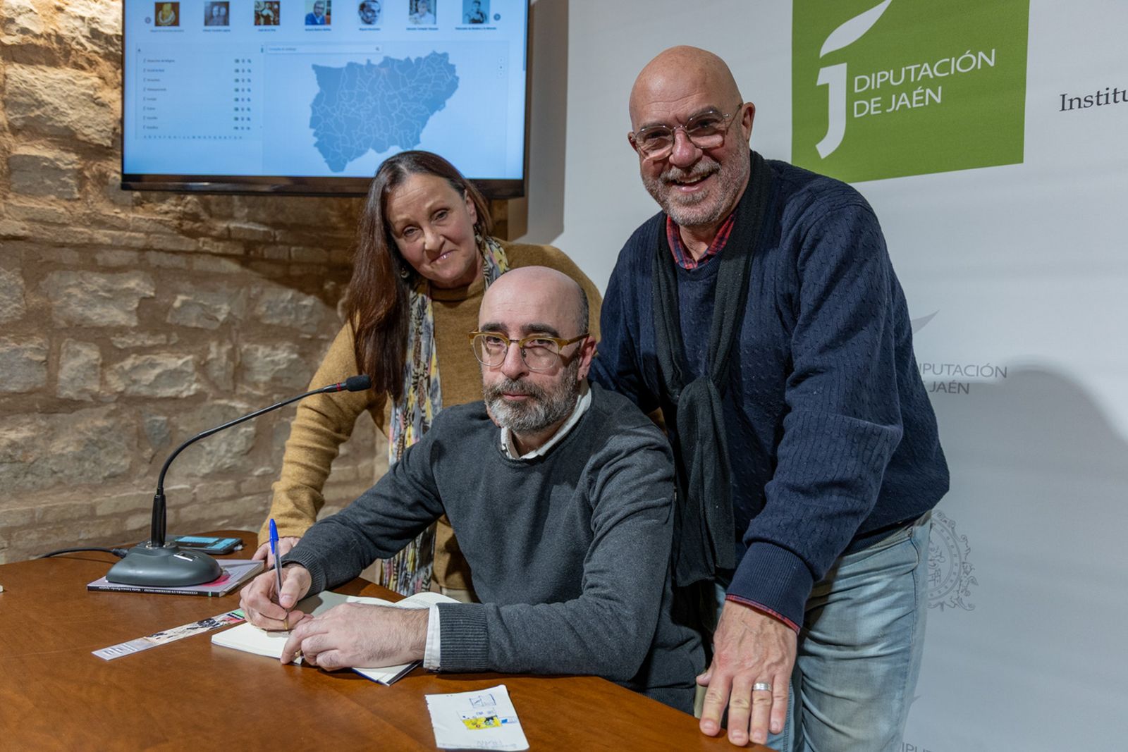 Presentación del libro 'Cuentos para un destierro digno' del autor jiennense Martín Paredes