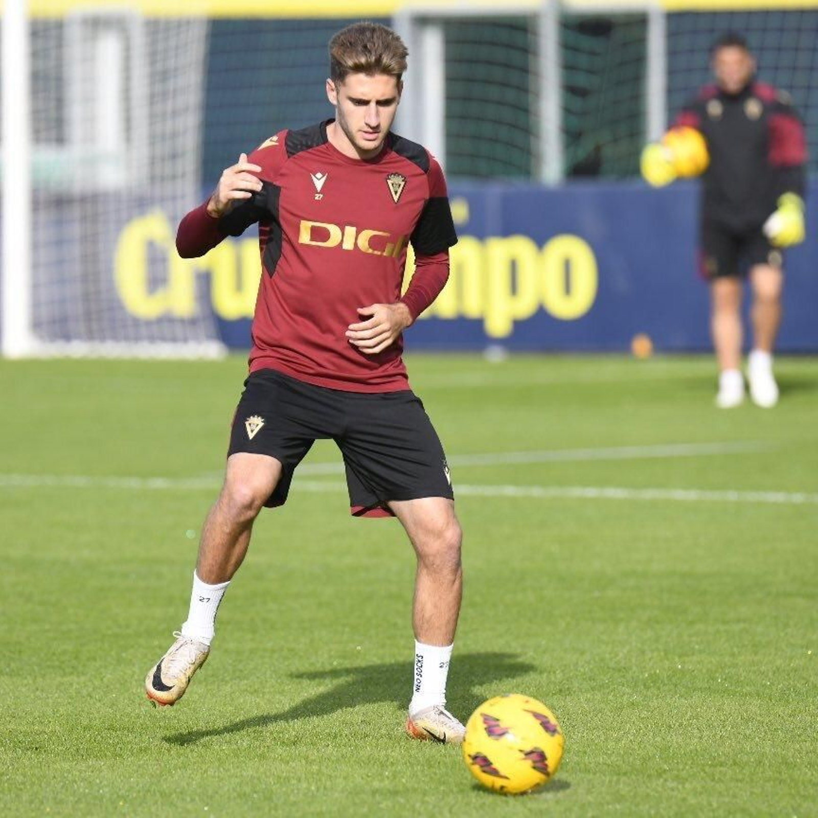Robert Navarro en el entrenador del Cádiz.