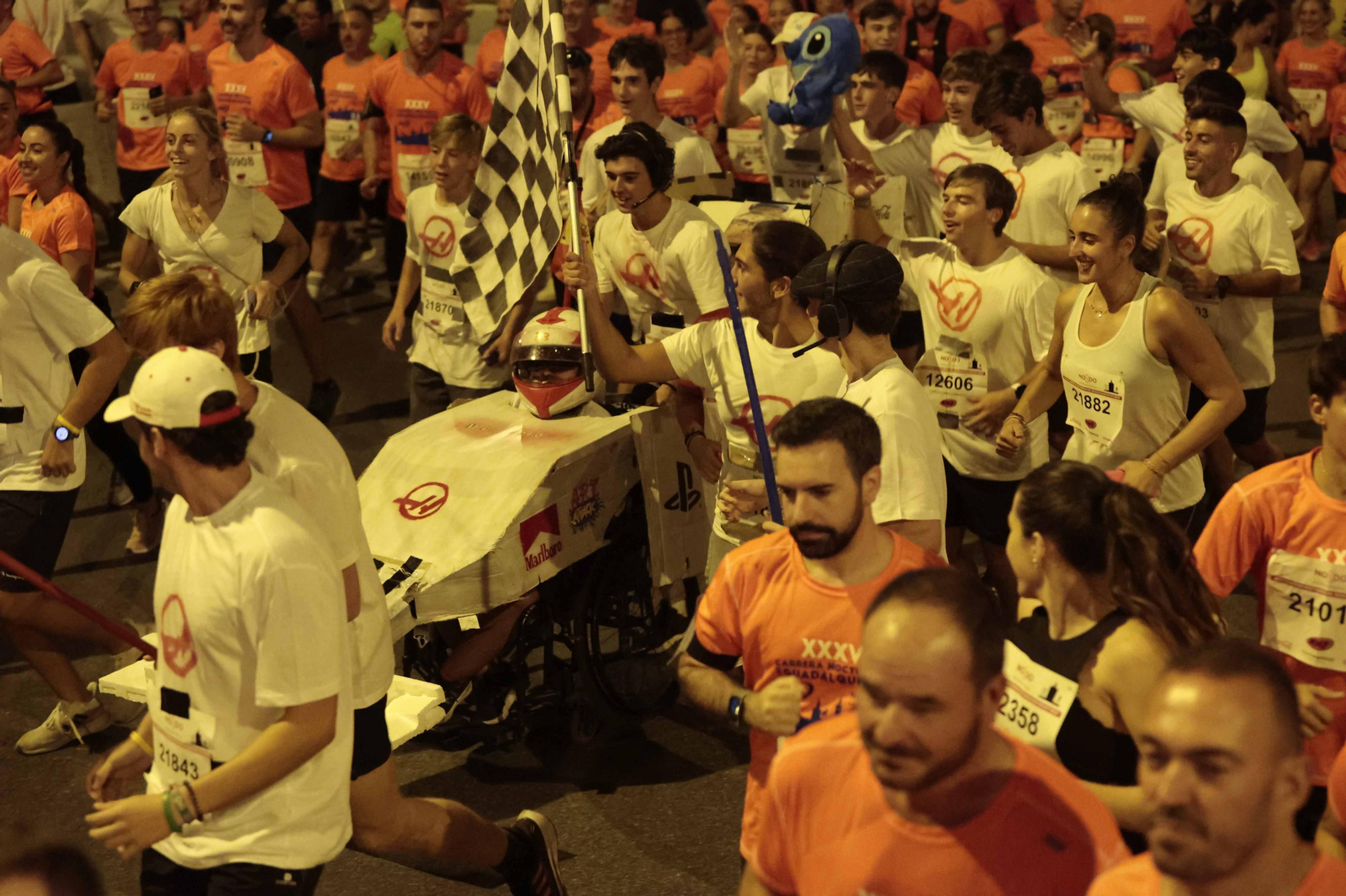 Búscate en las fotos de la Carrera Nocturna