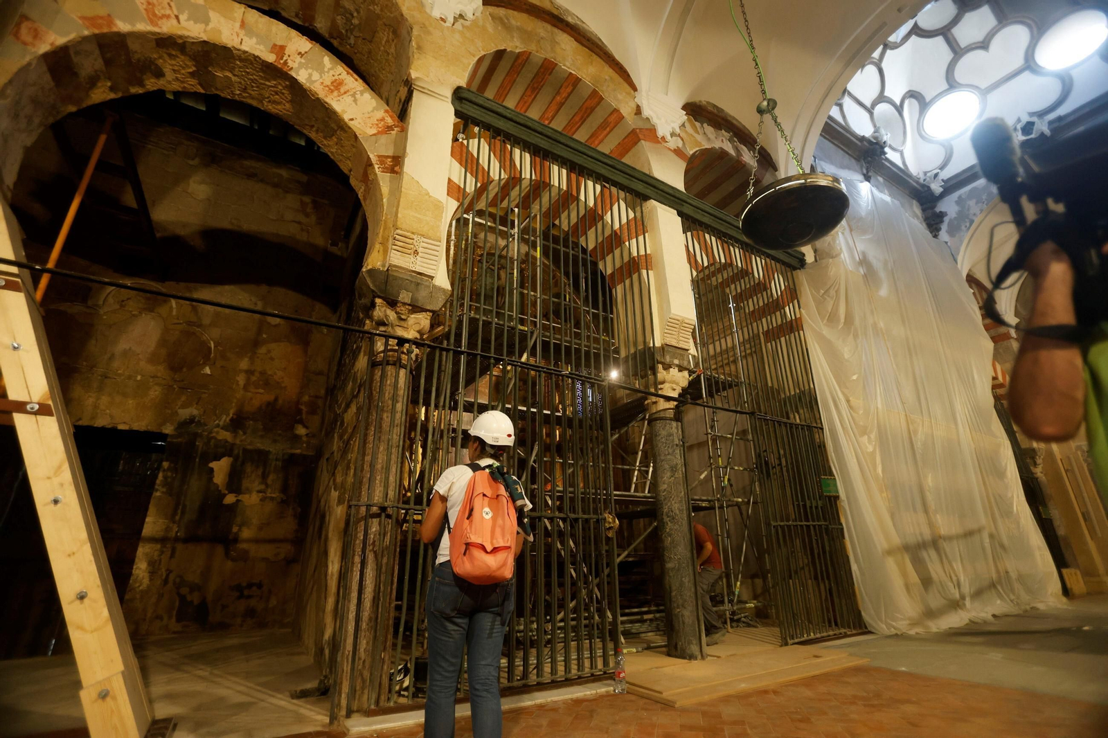 Las imágenes de las obras de emergencia de la Mezquita-Catedral tras el incedio