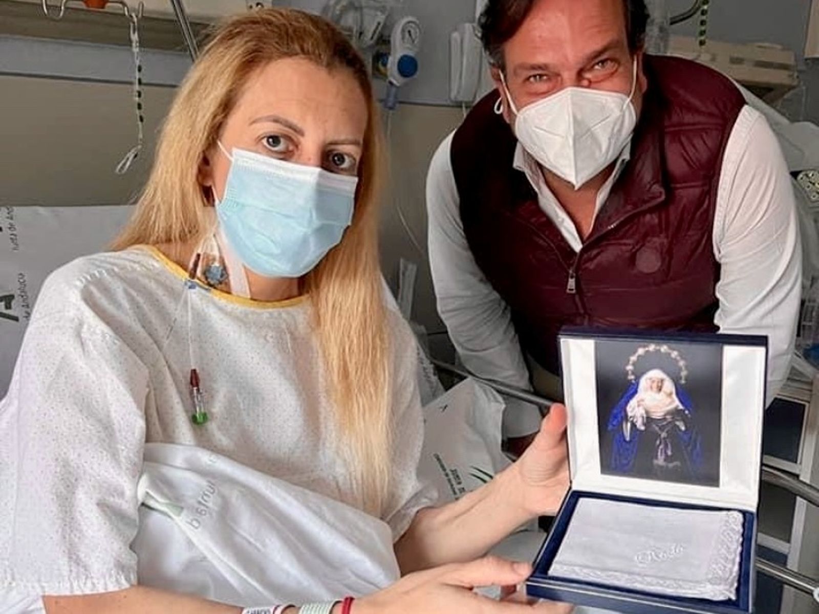 Estefanía con el hermano mayor de la Redención, Manuel del Cuvillo