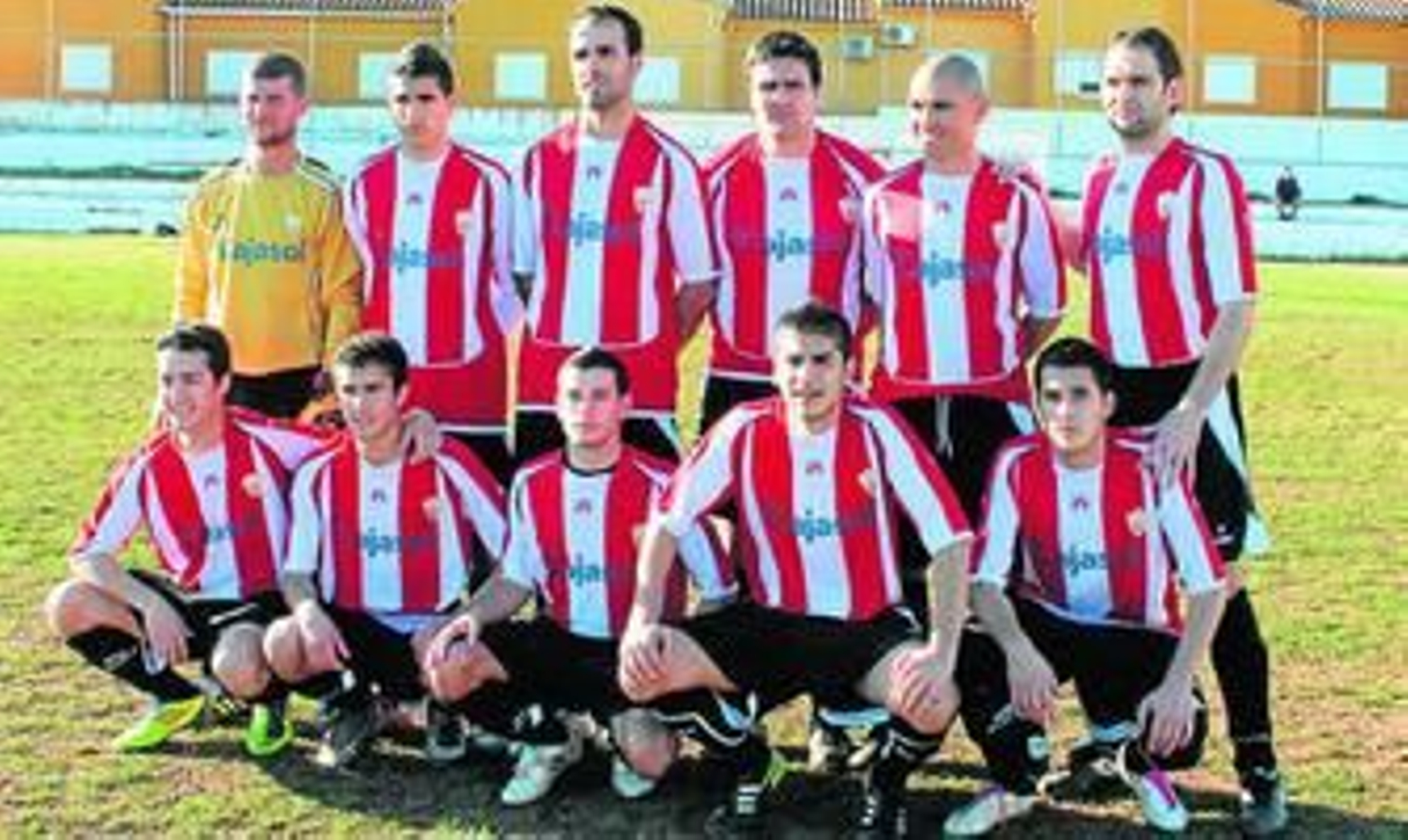 Equipos iniciales que presentaron en el partido el Riotinto (arriba) y el líder Zalamea.