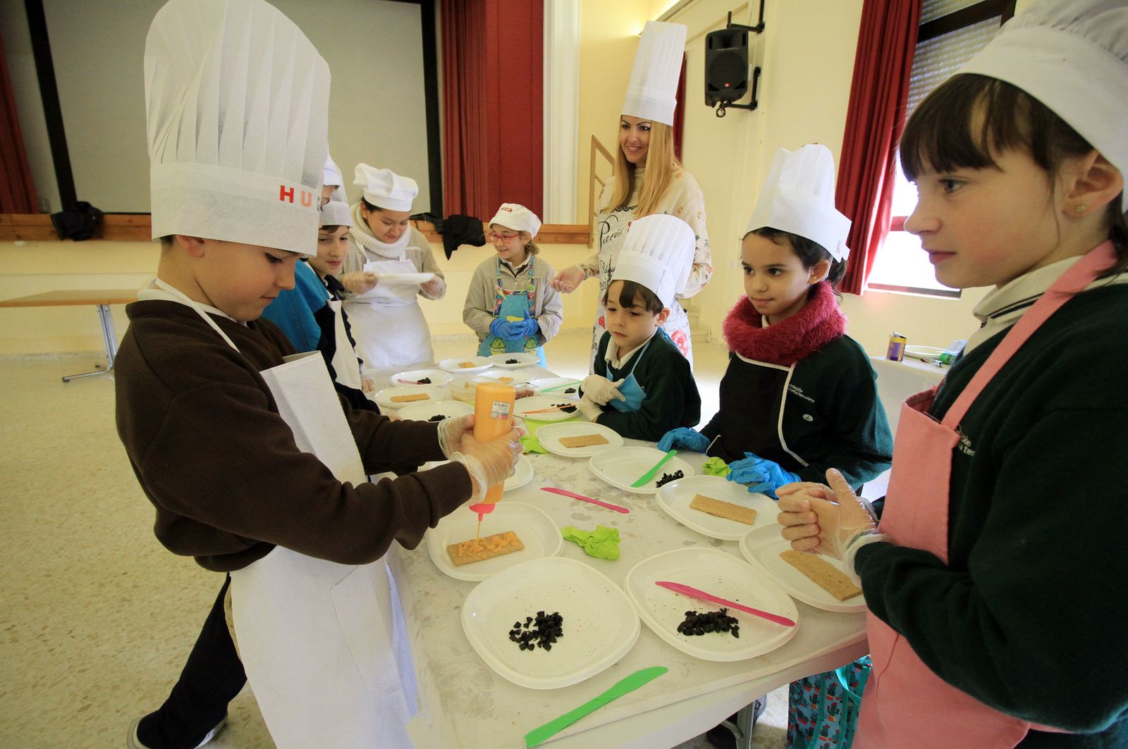 Imágenes del "Masterchef" realizado en las Teresianas con motivo de la celebración del 28-F