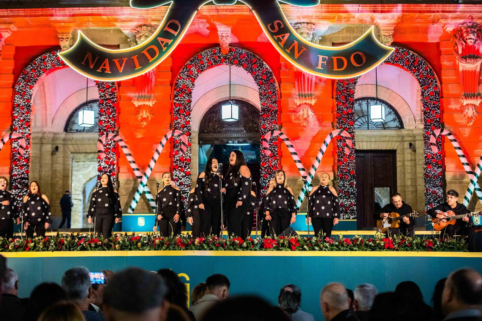 El concurso de coros de campanilleros ambienta la Navidad en San Fernando