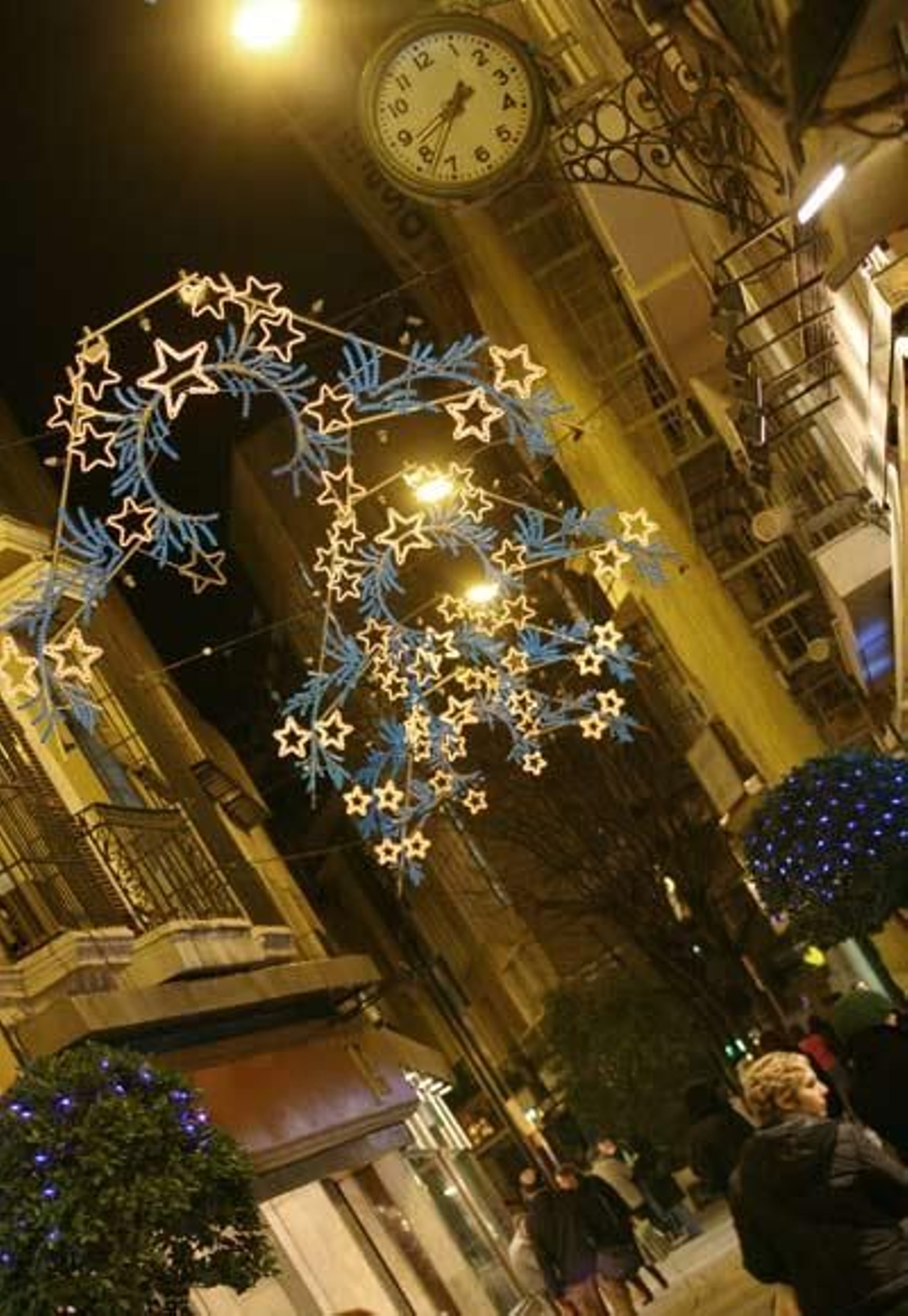 Las principales calles comerciales de todos los barrios tendrán iluminación navideña