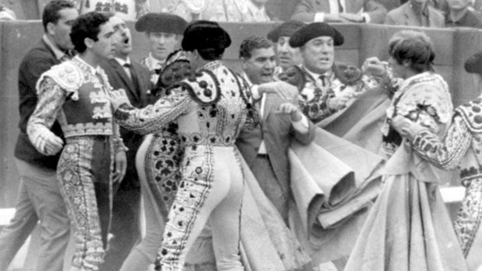 Camino y El Cordobés se enzarzaron en una pelea en Aranjuez Camino y El Cordobés se enzarzaron en una pelea en Aranjuez