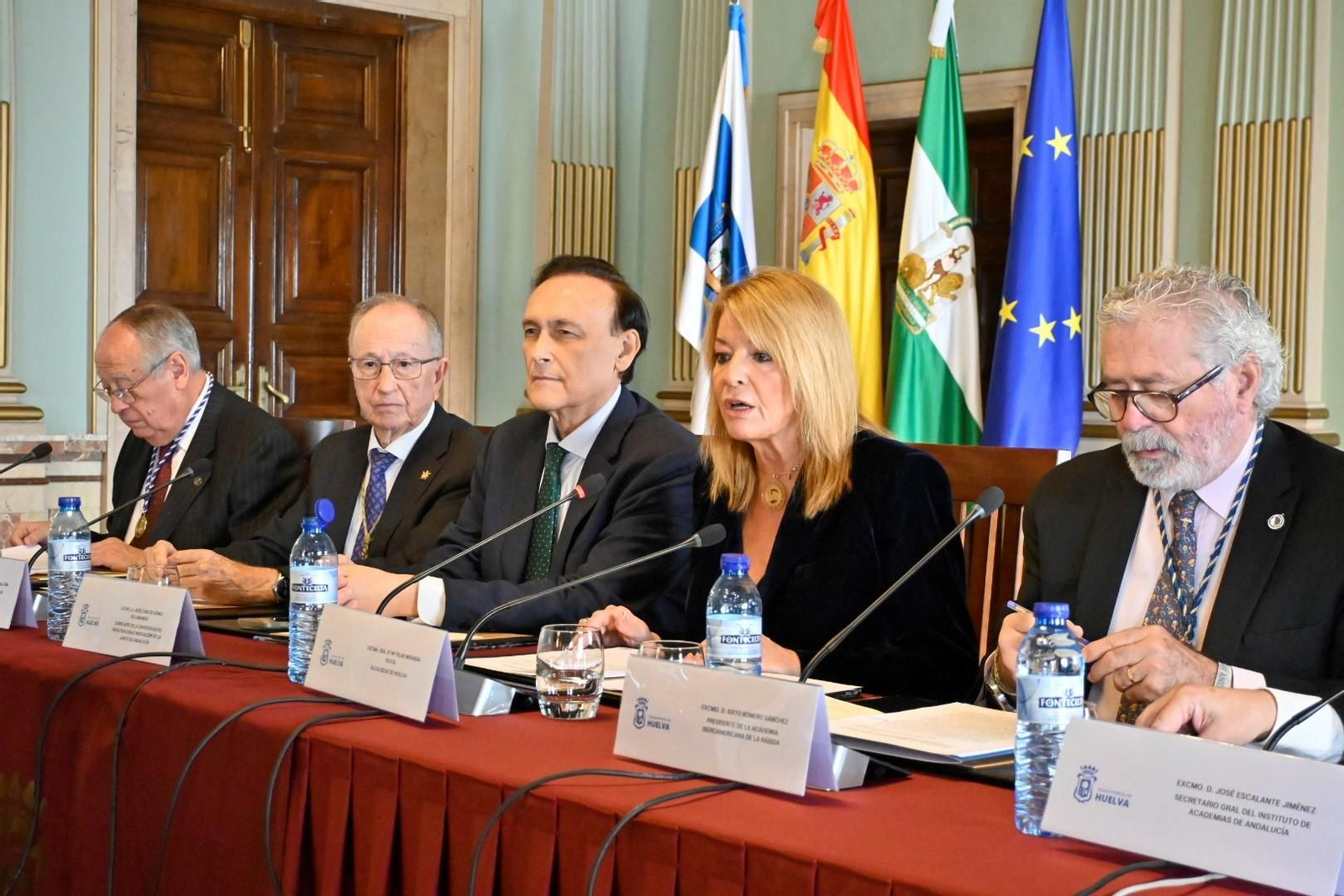 El consejero de Universidades y la alcaldesa de Huelva, Pilar Miranda.