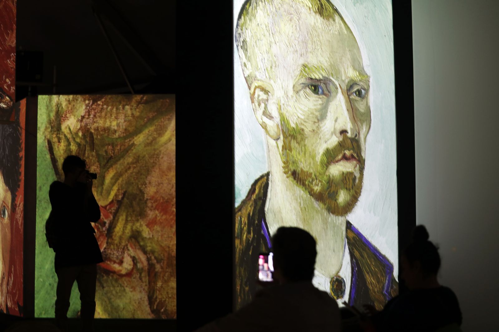 Presentación de la exposición 'Van Gogh Alive' en el Muelle Uno de Málaga.