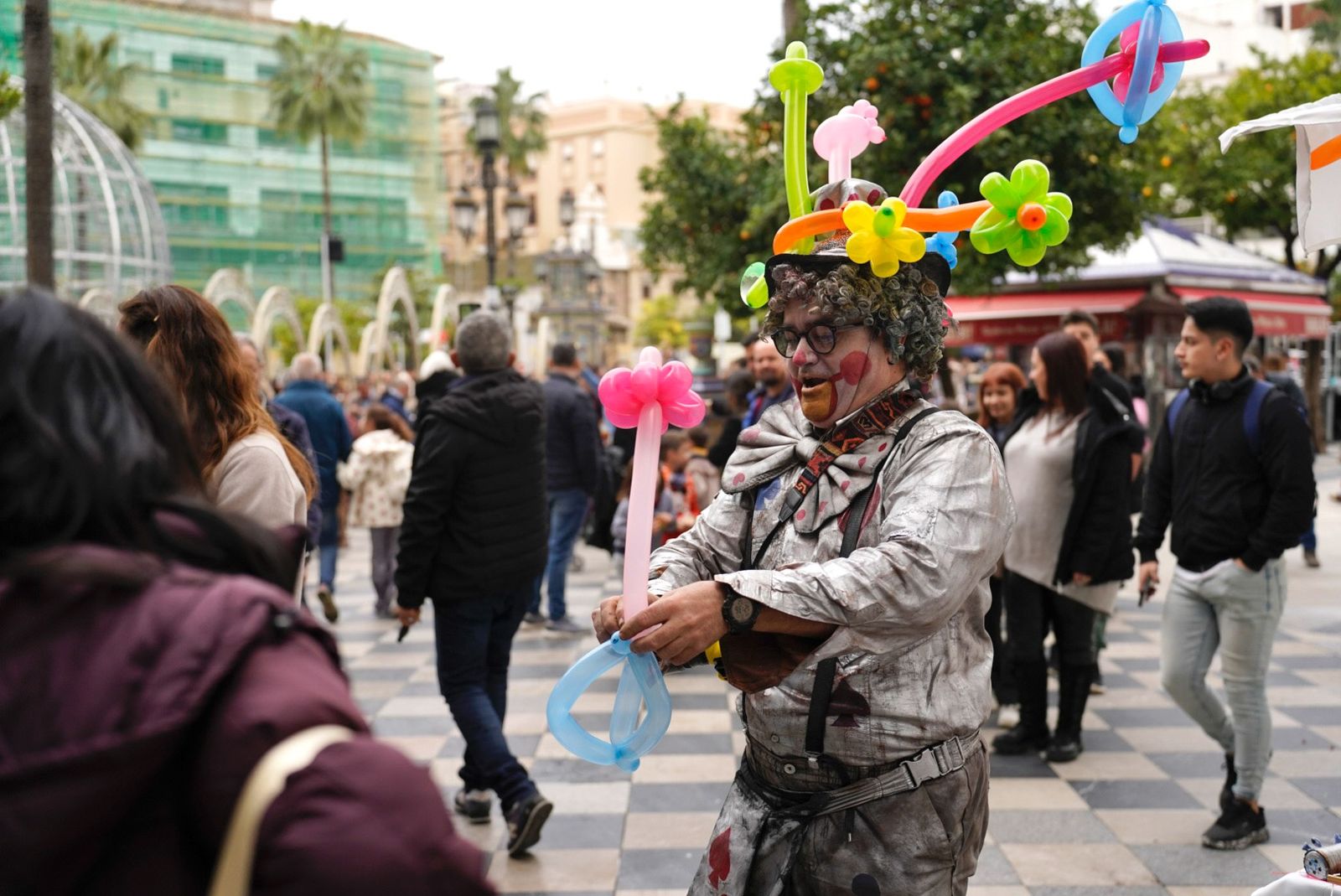 Búscate en las fotos del ambiente en el centro de Algeciras antes de la Nochevieja