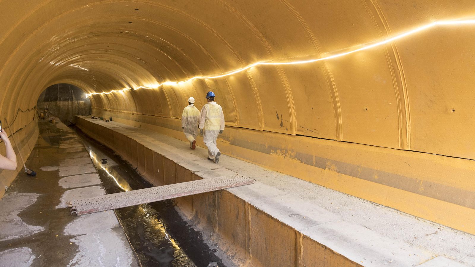 Parte del gran colector de Emasesa ya rehabilitado.