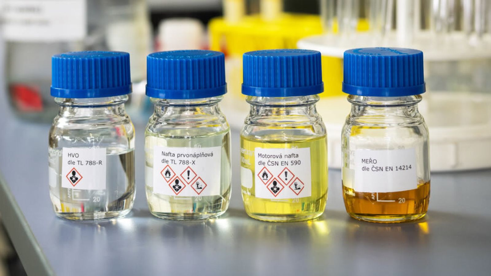 El HVO (Hydrotreated Vegetable Oil o Aceite Vegetal Hidrotratado) es un biocombustible avanzado de segunda generación, similar al gasóleo pero fabricado a partir de aceites vegetales usados y grasas animales que podría usarse más allá de 2035.