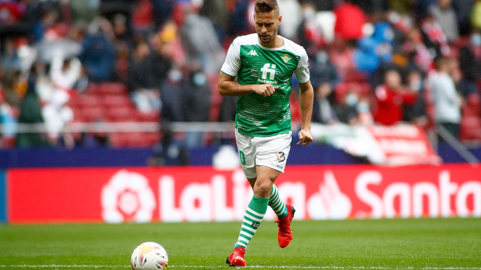 Canales, en el calentamiento en el Metropolitano.