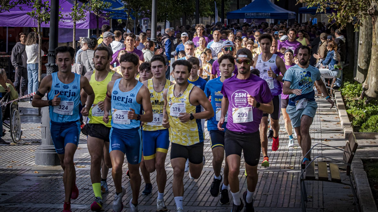 Búscate entre las imágenes de la III Carrera de Cádiz por la Eliminación de la Violencia contra las Mujeres