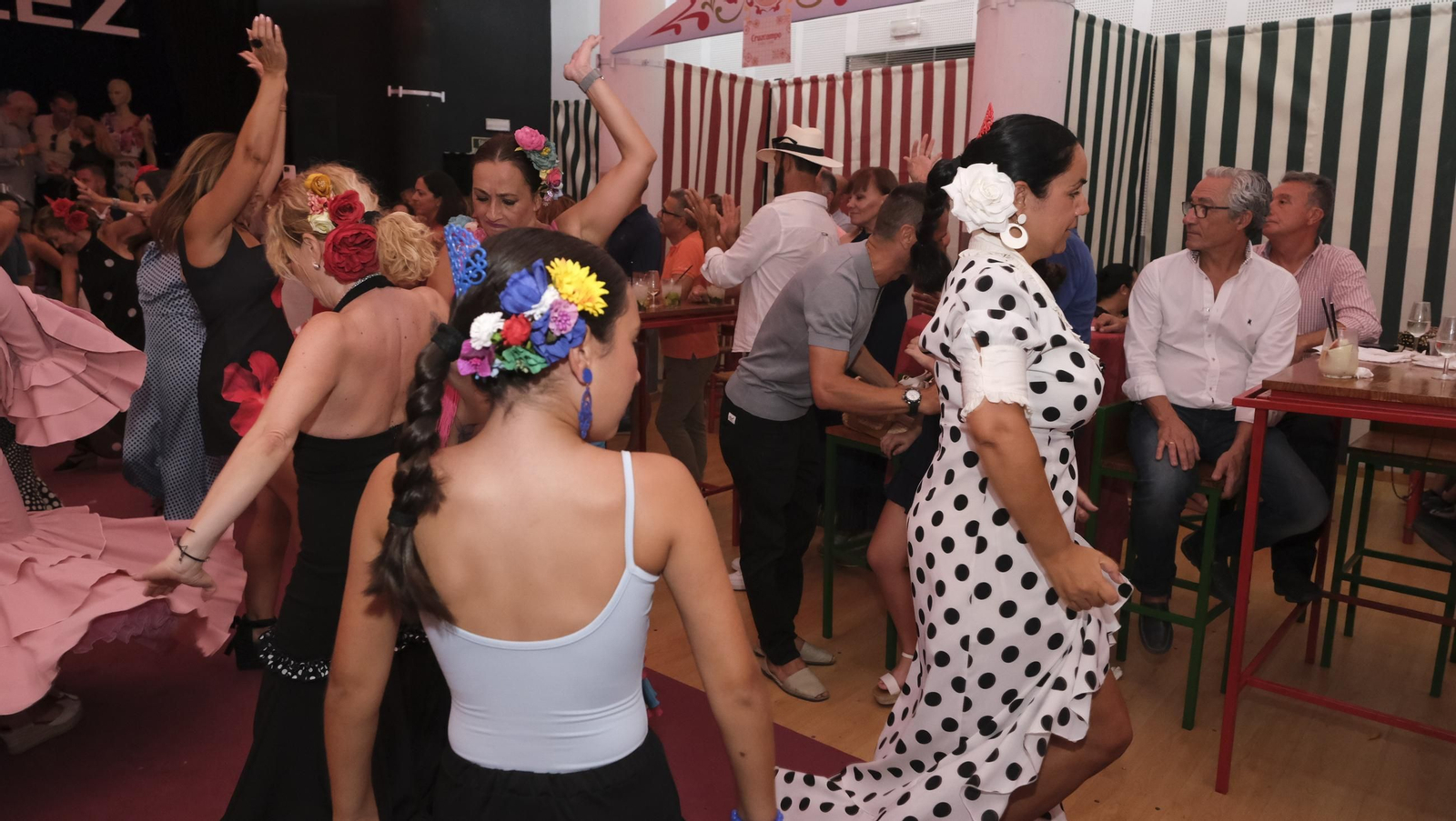 Los almerienses disfrutan del lunes en la Feria del Mediodía