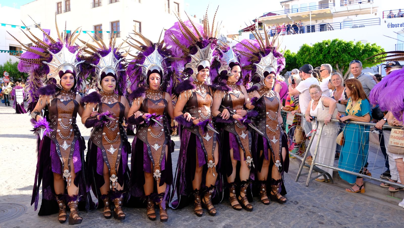 El espectacular desfile de Moros y Cristianos de Mojácar, en imágenes