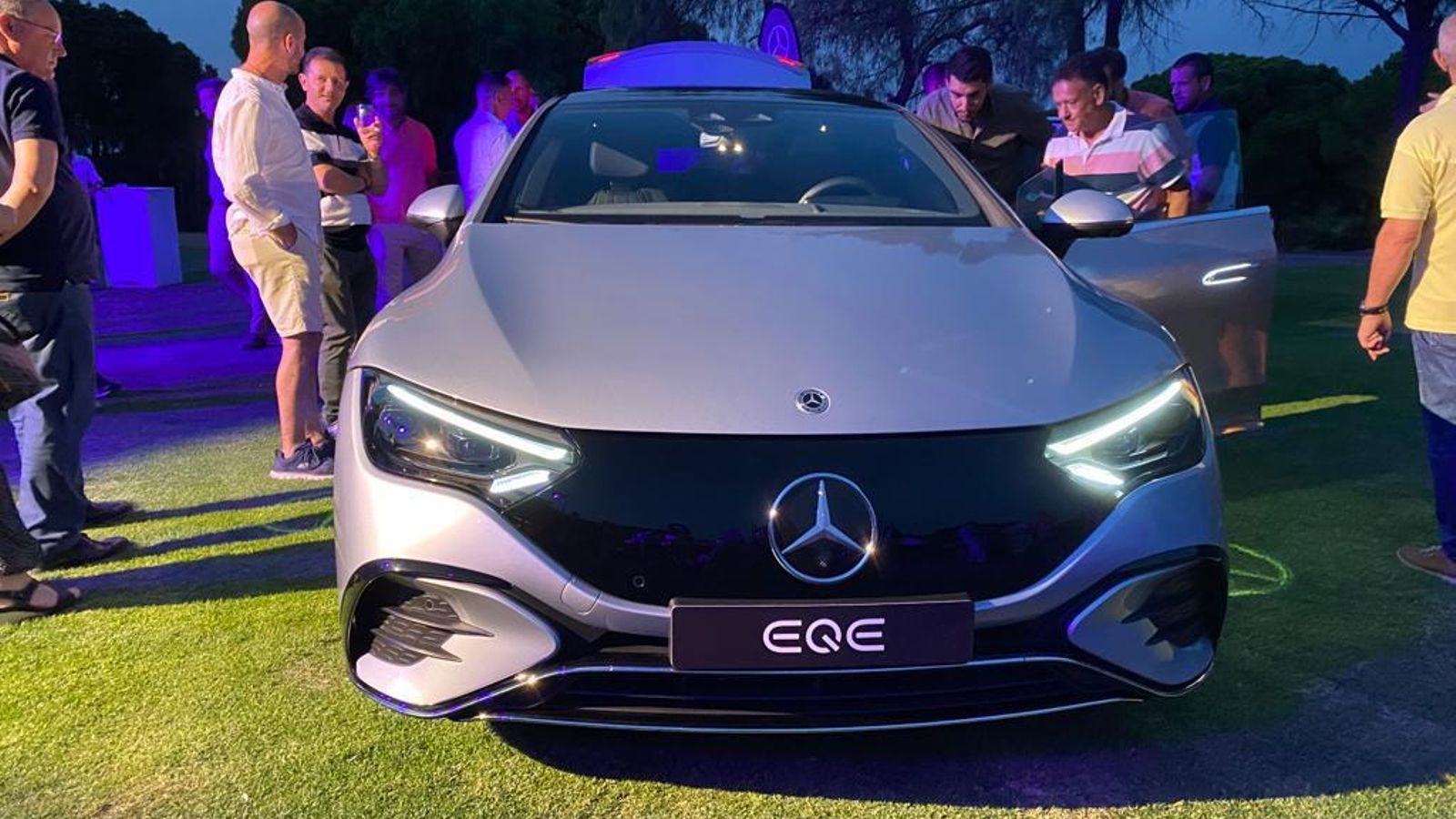 El nuevo modelo de la familia EQ levantó gran expectación entre los asistentes.