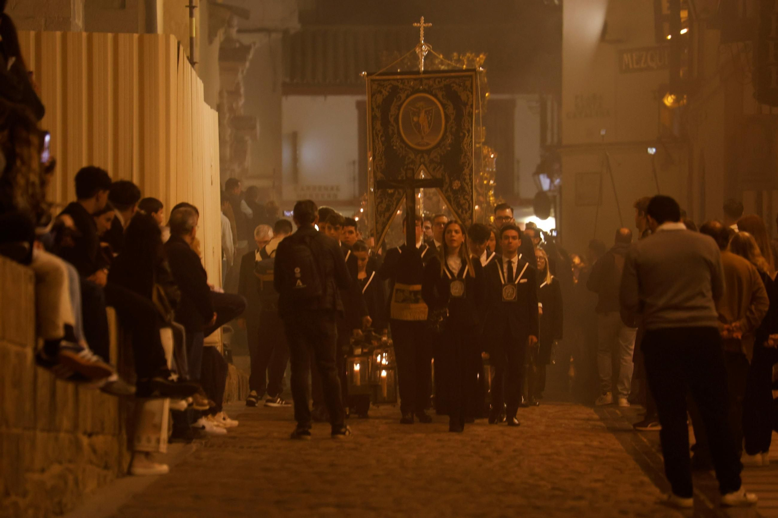 Ánimas celebra el 50 aniversario de la Virgen de las Tristezas por las calles de Córdoba