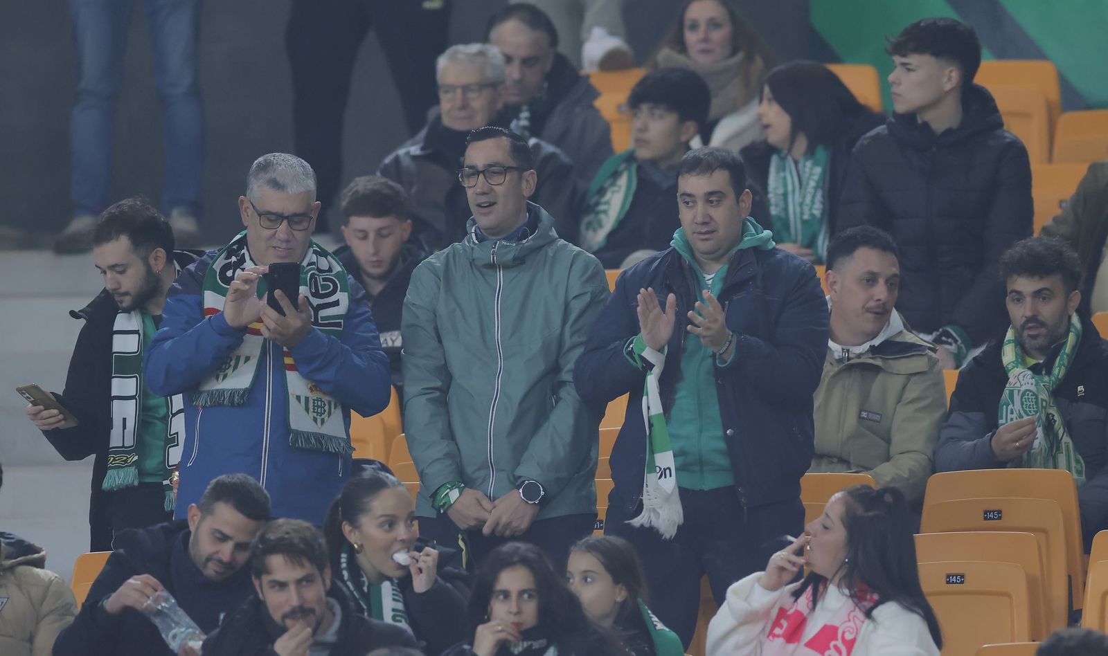 Búscate en las fotos del Betis - Elche