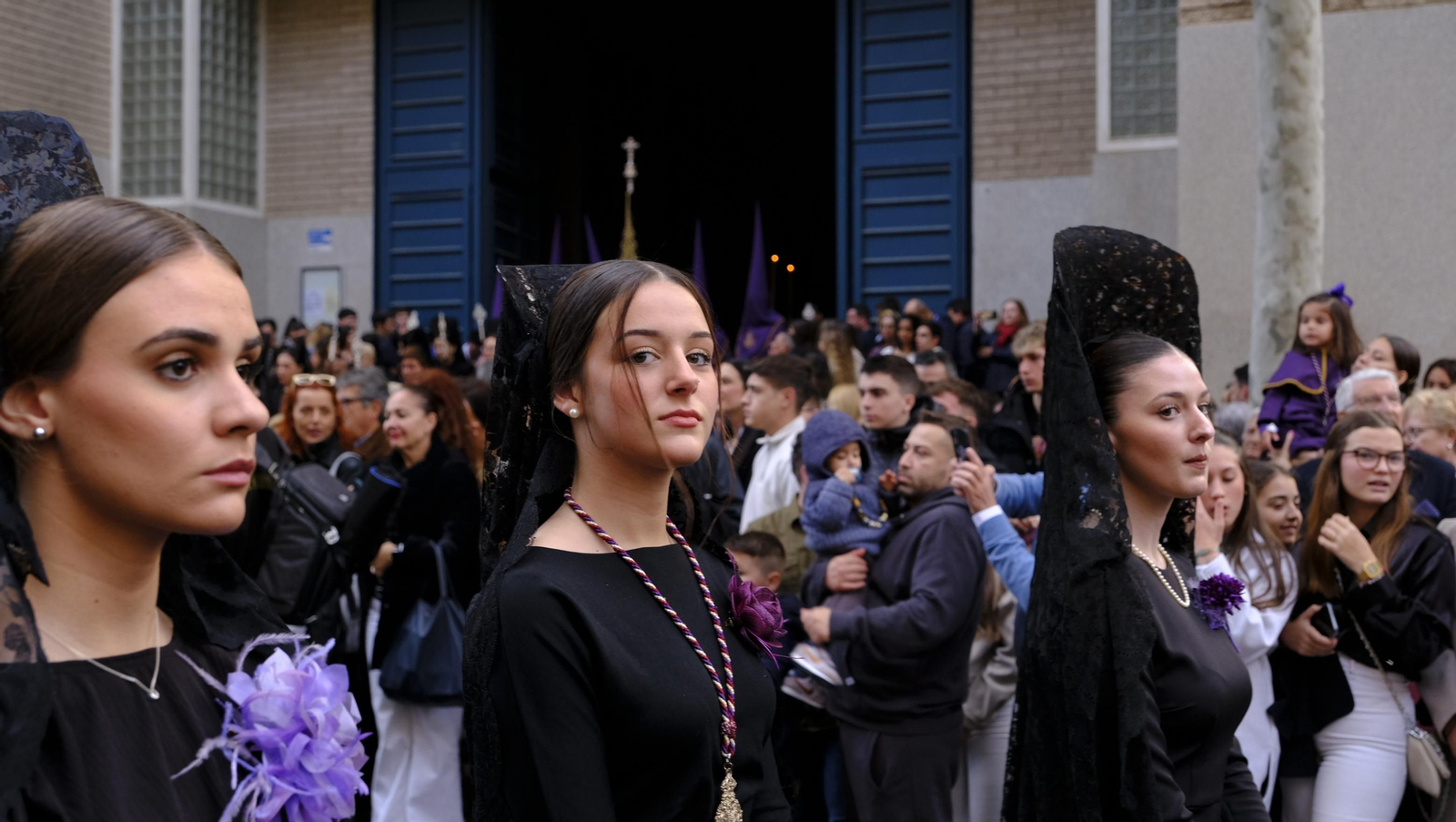 Pasión vuelve a su Iglesia de Santa Teresa azotada por la lluvia