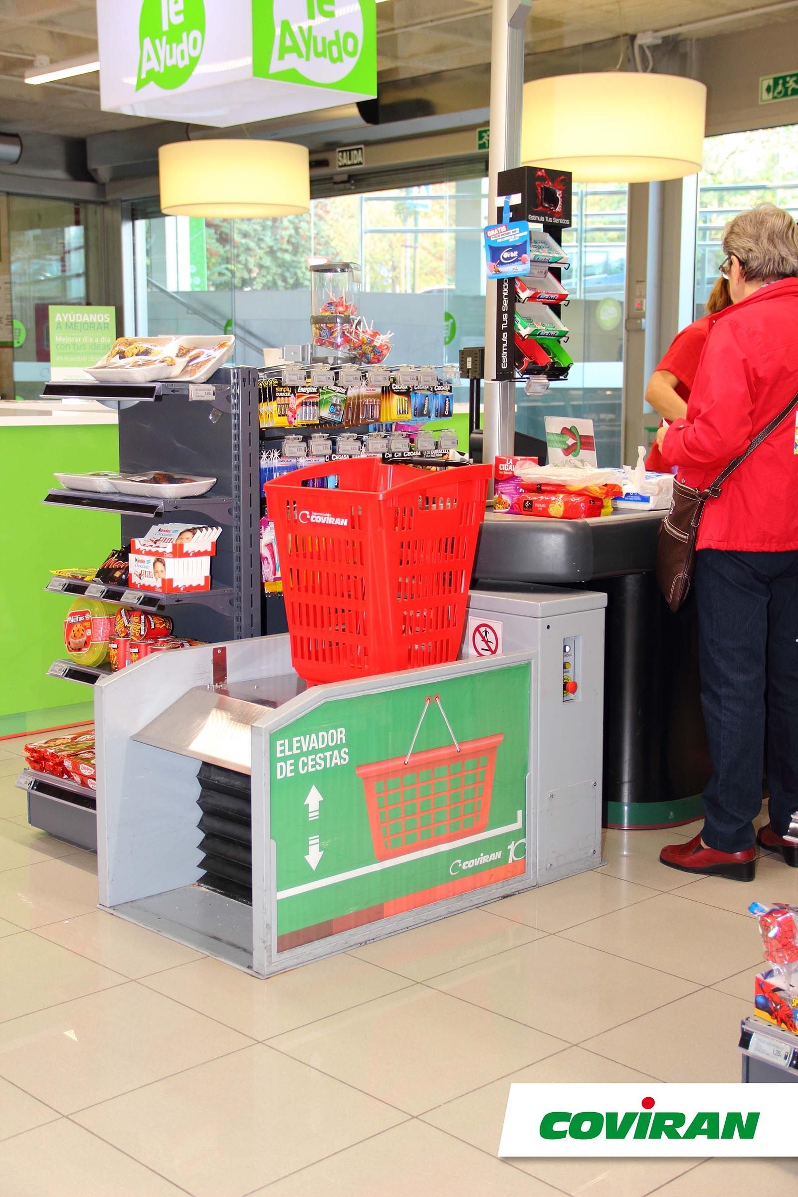 Elevador de cestas de la compra de Covirán.