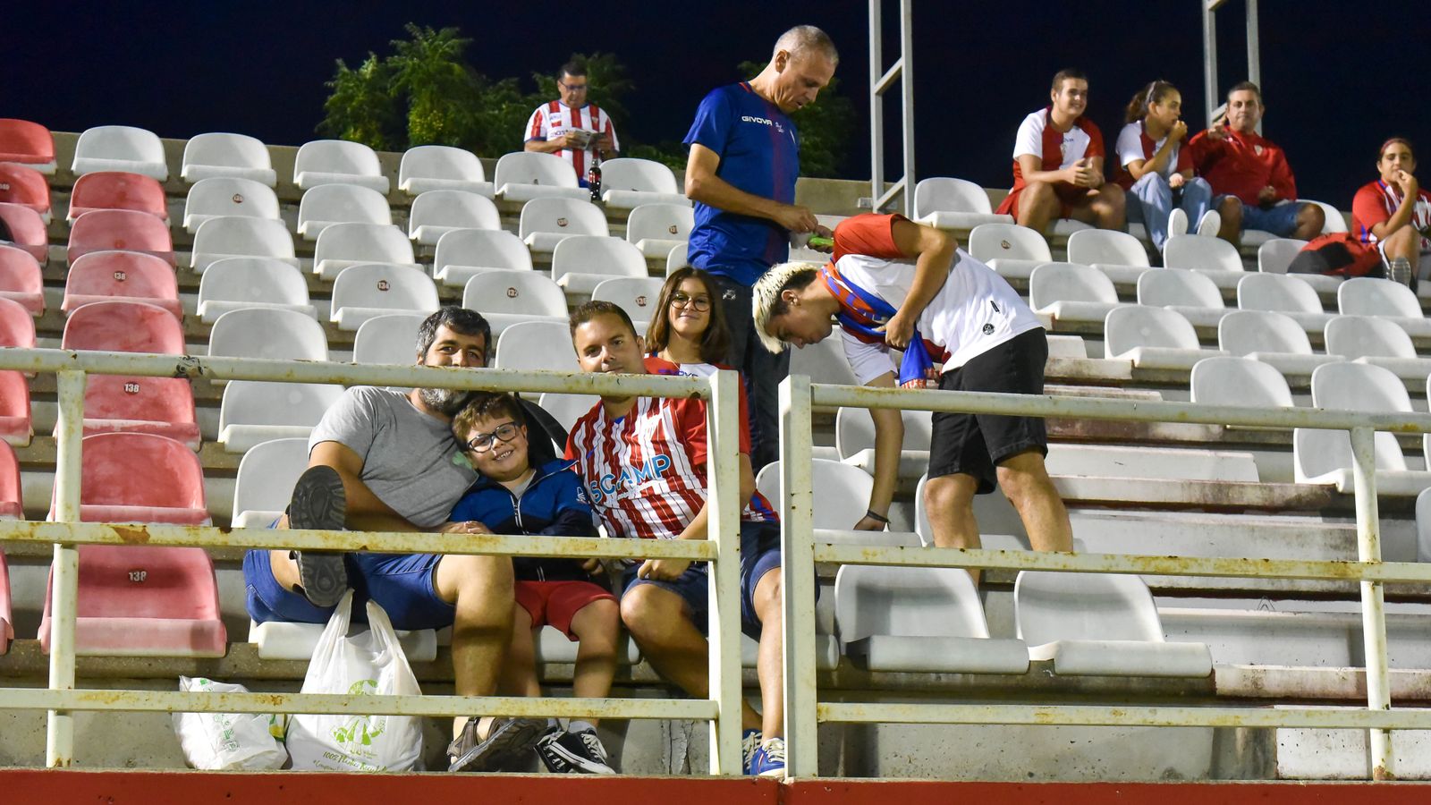 Las fotos del ambiente en el  Algeciras CF - San Fernando CD de la primera jornada.