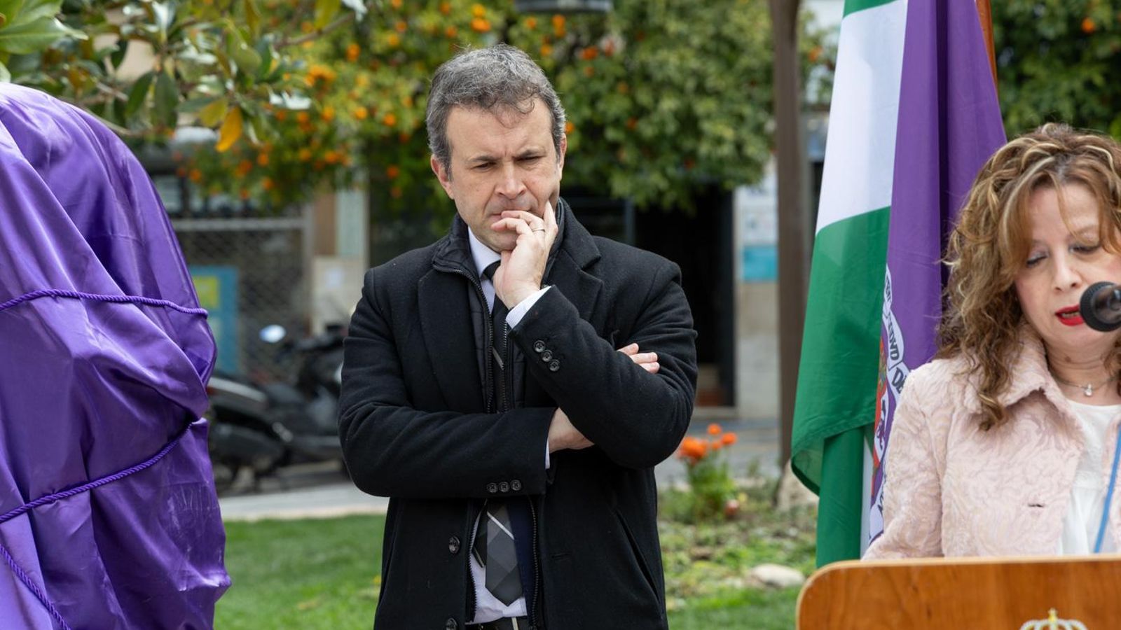 Jaén rinde homenaje a la salud mental con una escultura en la Plaza de la Libertad