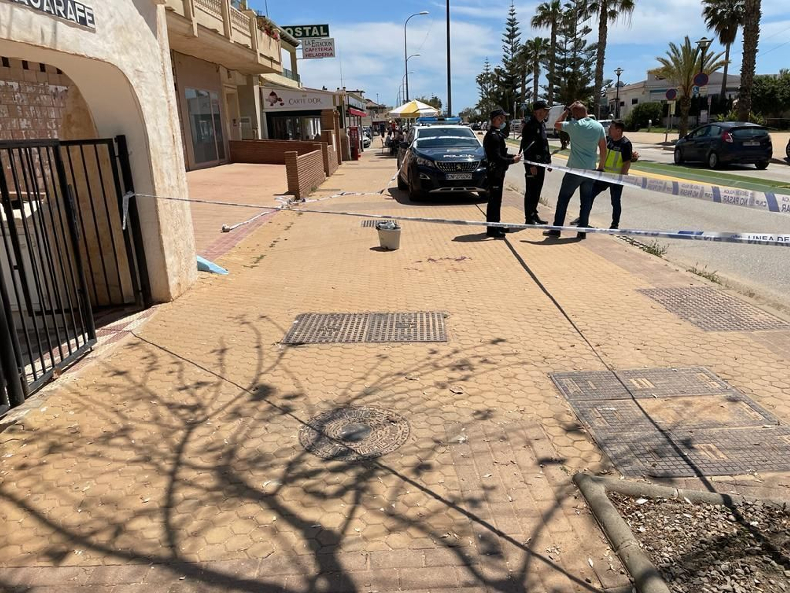 La Policía en el lugar de los hechos.