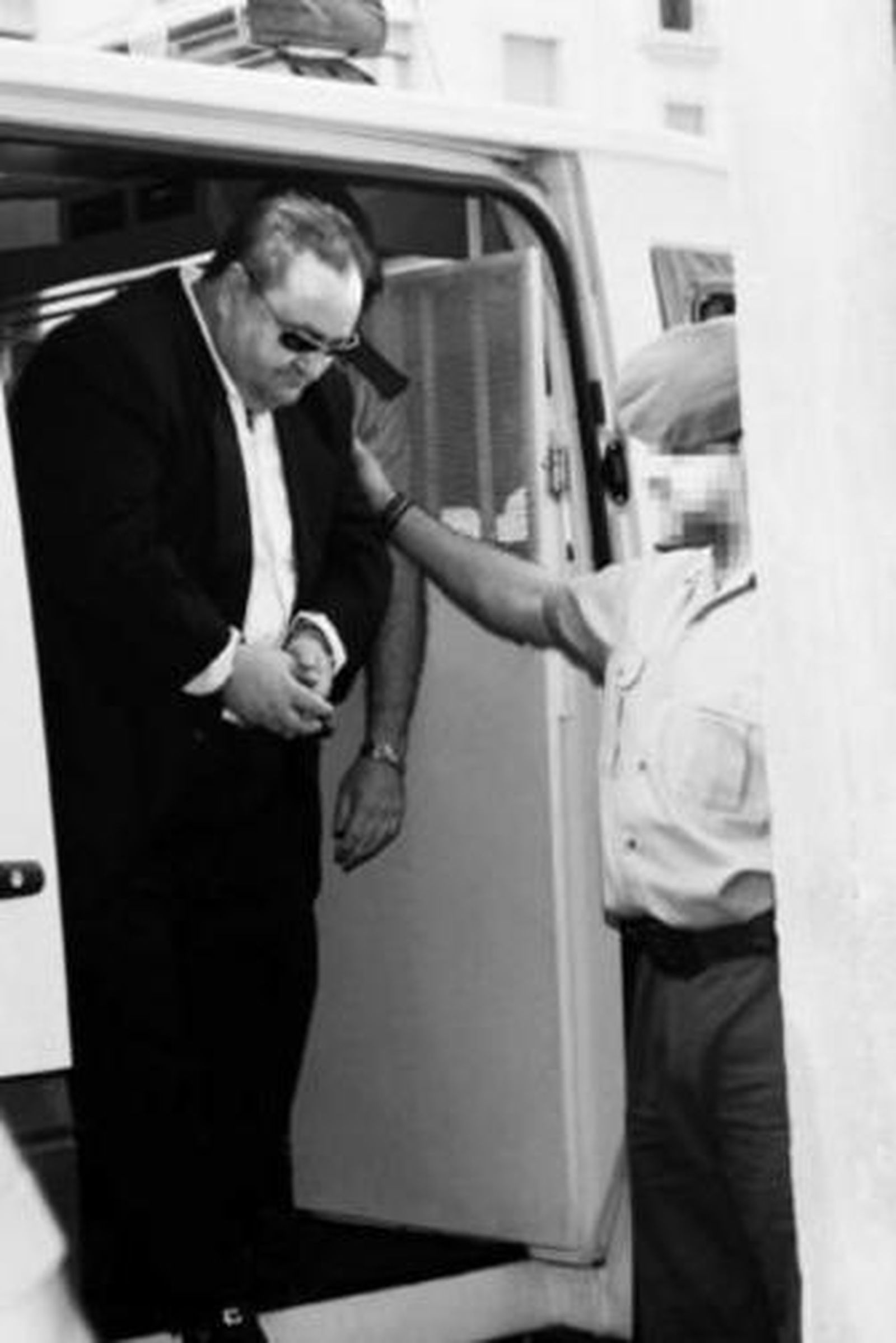 Antonio Herrera, a la salida del furgón de la Guardia Civil.