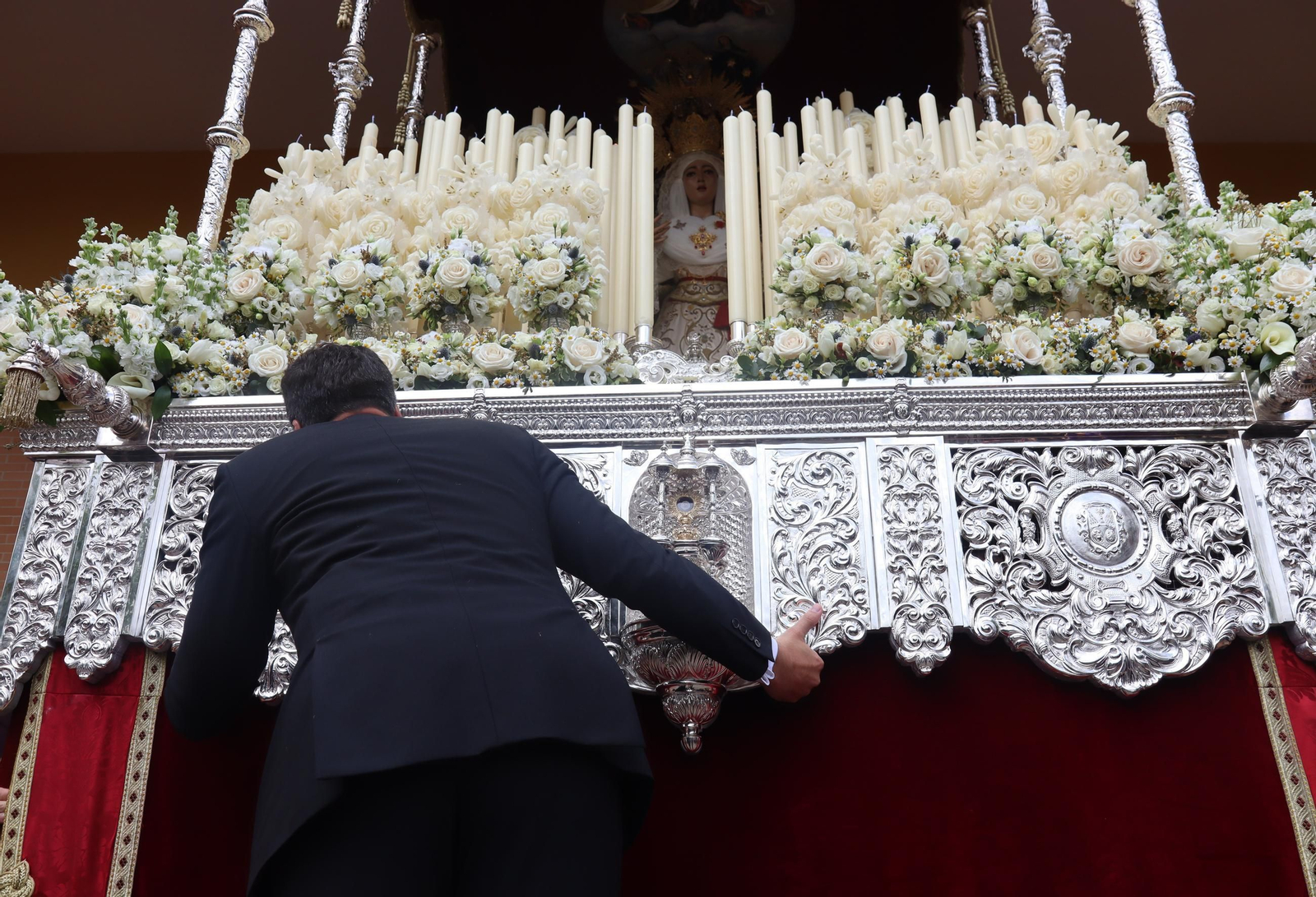 La Hermandad de Padre Pío en la Semana Santa de Sevilla 2025