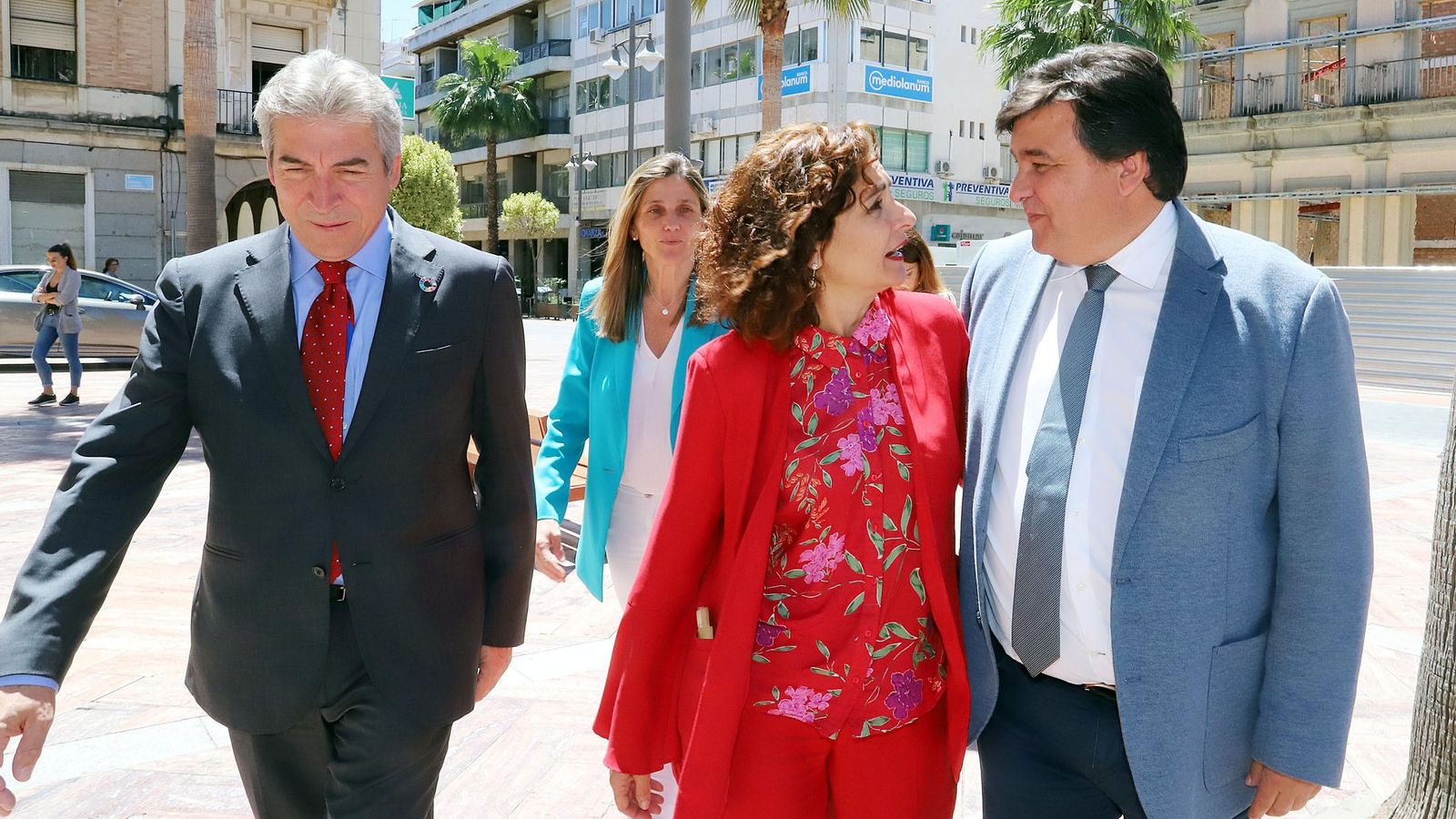 Lucrecio Fernández, María Jesús Montero y Gabriel Cruz.