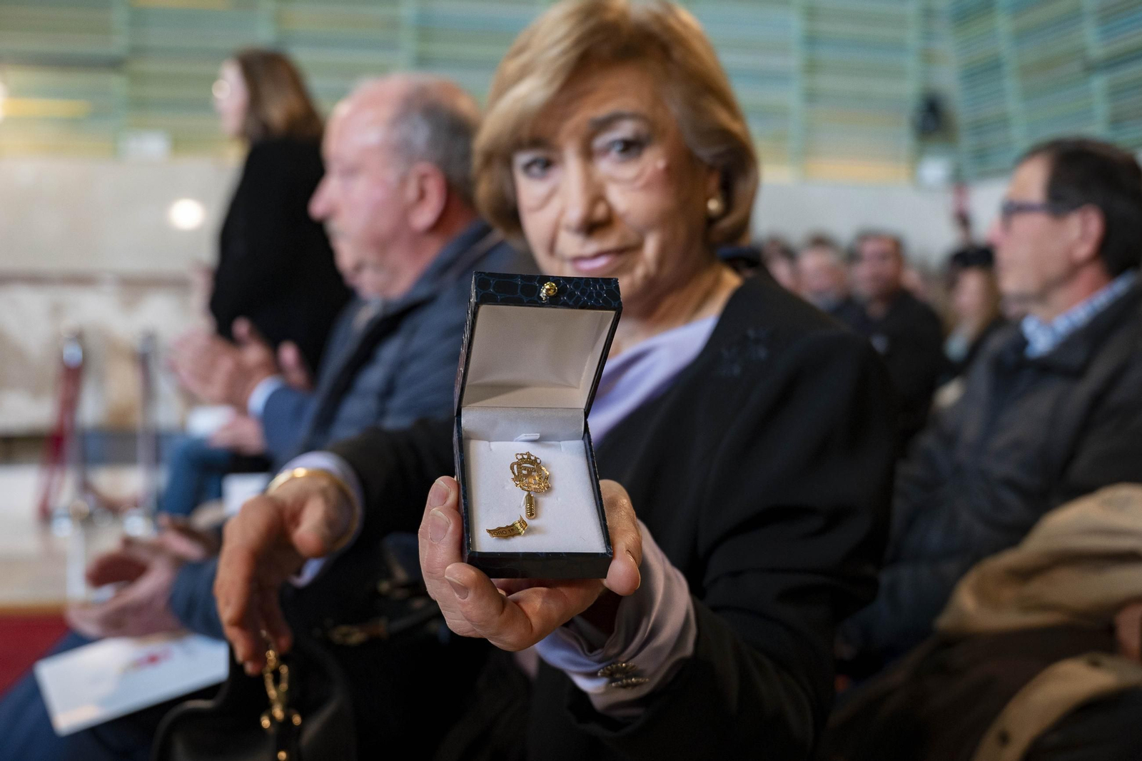 Almería rinde homenaje a su personal municipal con la imposición de los Escudos de Oro