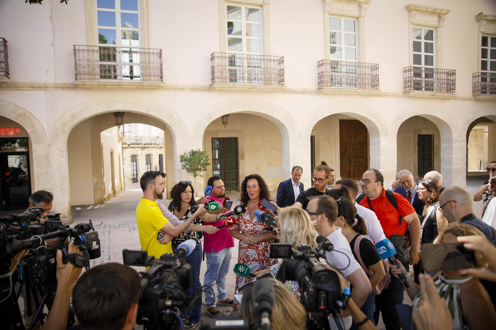 Placa de memoria histórica en el monumento de los coloraos, en imágenes
