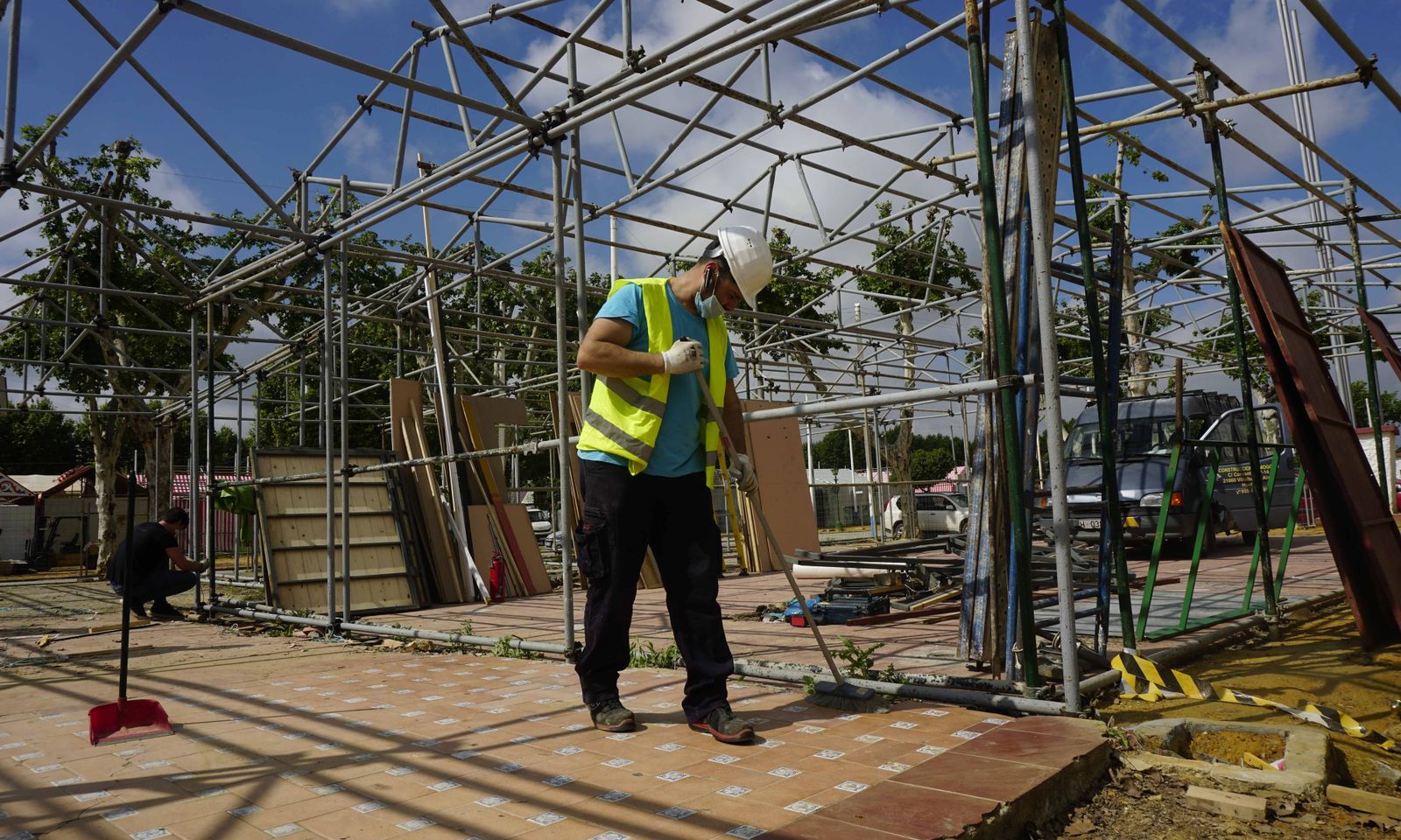 Coronavirus en Sevilla: Comienza el desmontaje de la feria