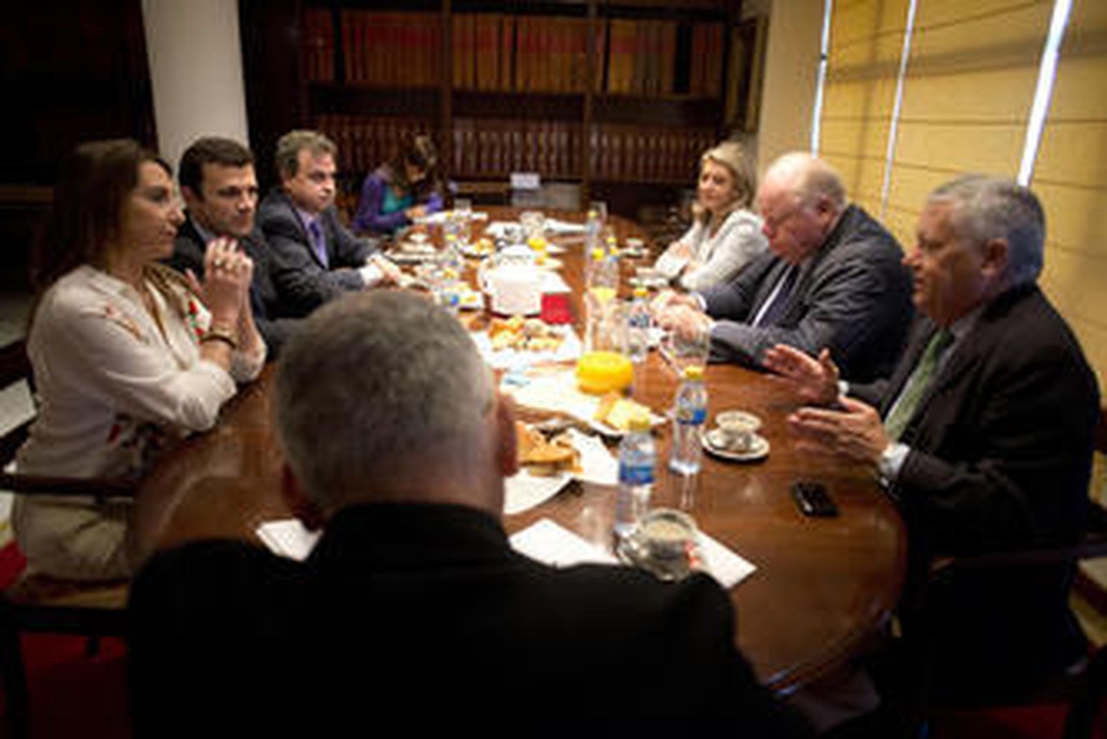 Los participantes en la mesa de turismo, reunidos en la sede del Diario de Cádiz, con su subdirector Manuel Muñoz Fossati como moderador (en el medio). /Joaquín Hernández Kiki