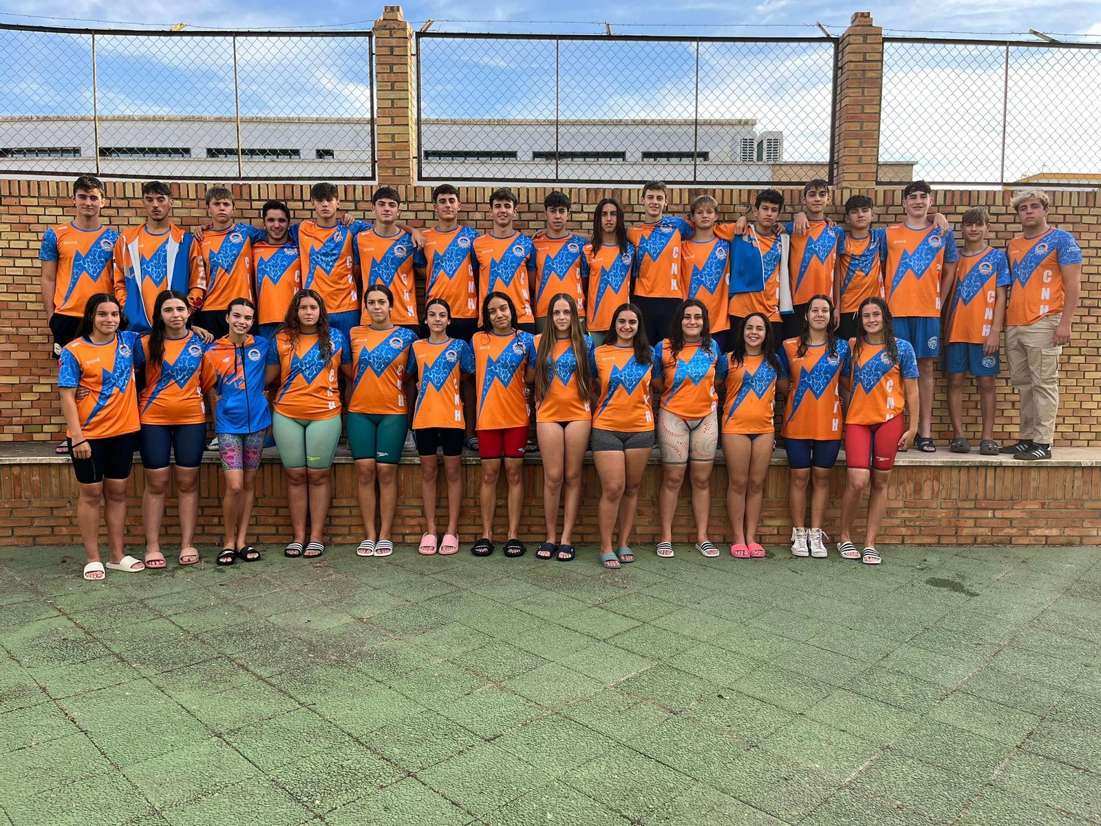 Equipo infantil, junior y absoluto del Club Natación Huelva.