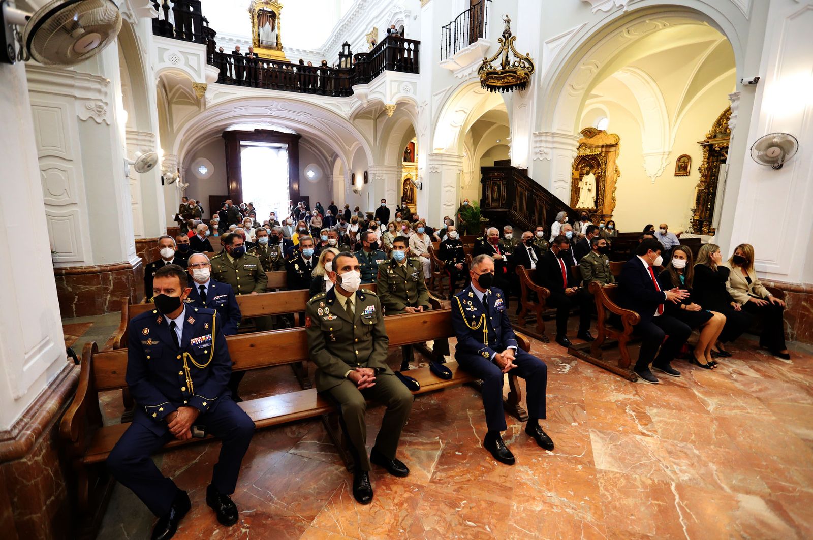 Imágenes de la ofrenda de la Guardia Real a la Virgen de la Cinta en la Catedral