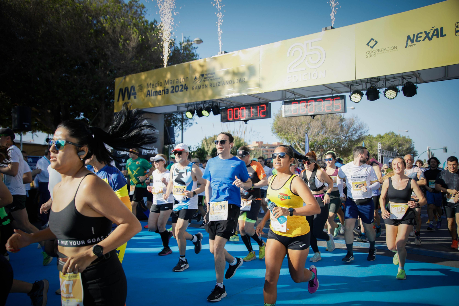 Imágenes de la salida de la Media maratón Ciudad de Almería