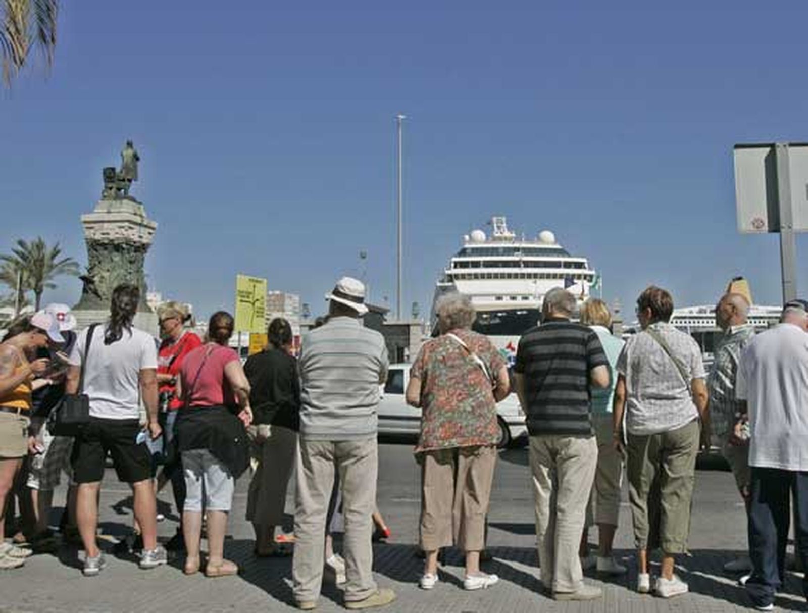 El puerto supera en noviembre su récord anual de cruceristas