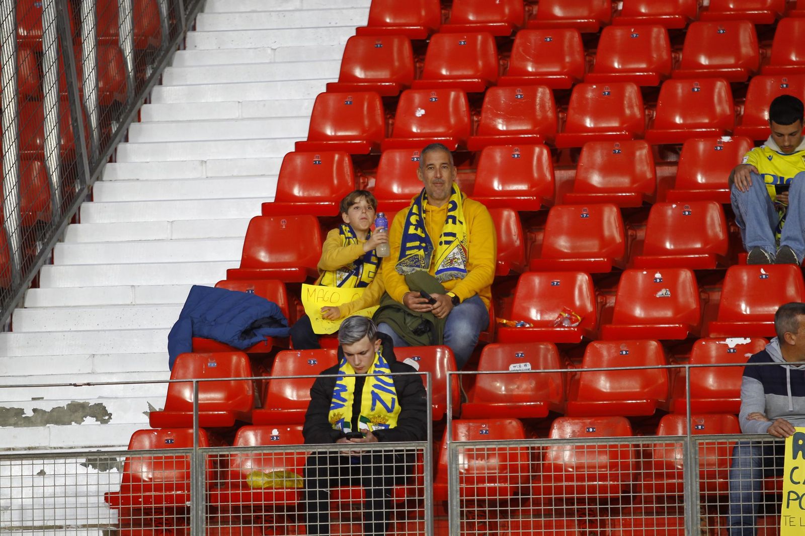 Búscate en las fotos del Almería-Cádiz