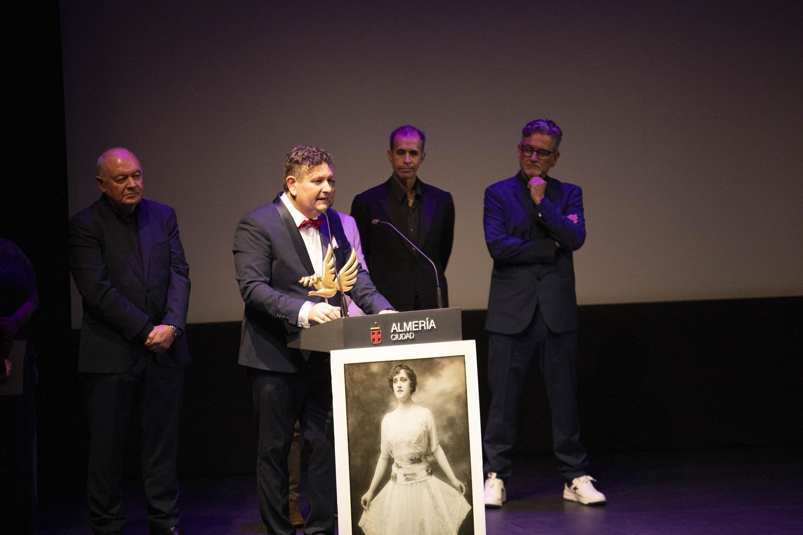 El estreno en Almería del largometraje documental "Concha Robles", en imágenes