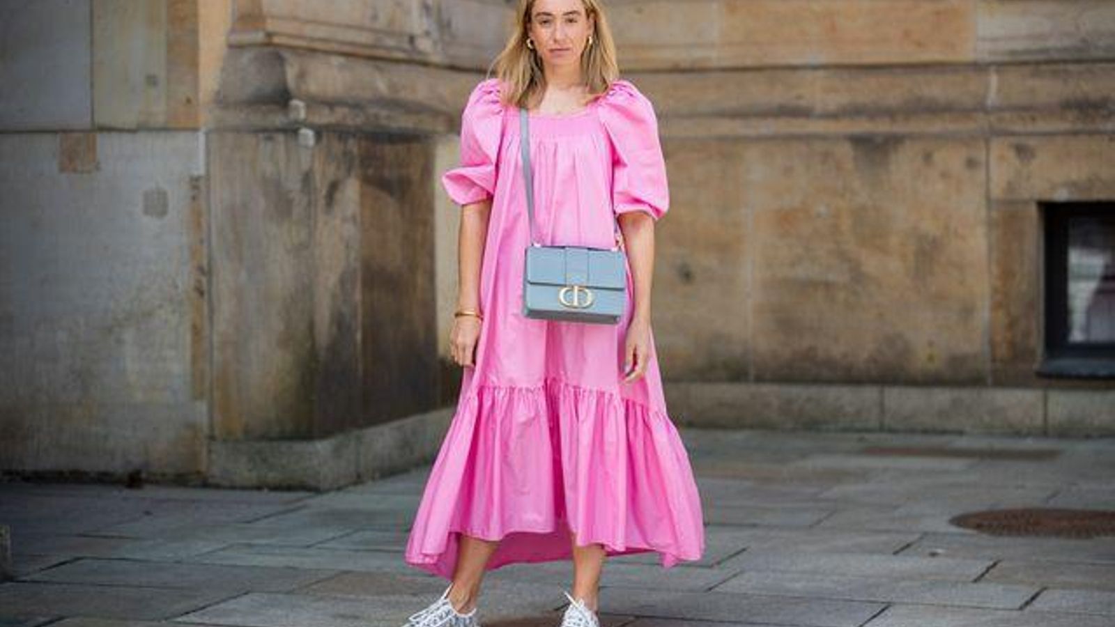 Look de verano 2021 con vestido rosa. Look de verano 2021 con vestido rosa.
