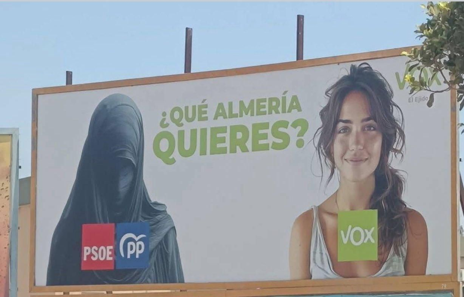Cartel publicado por Vox en El Ejido.